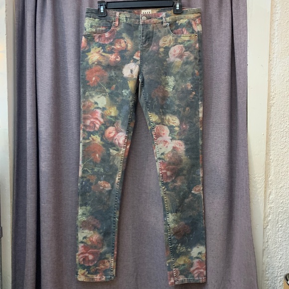 Haute Hippie Denim - NWT Haute Hippe Skinny Floral Jean Denim Faded